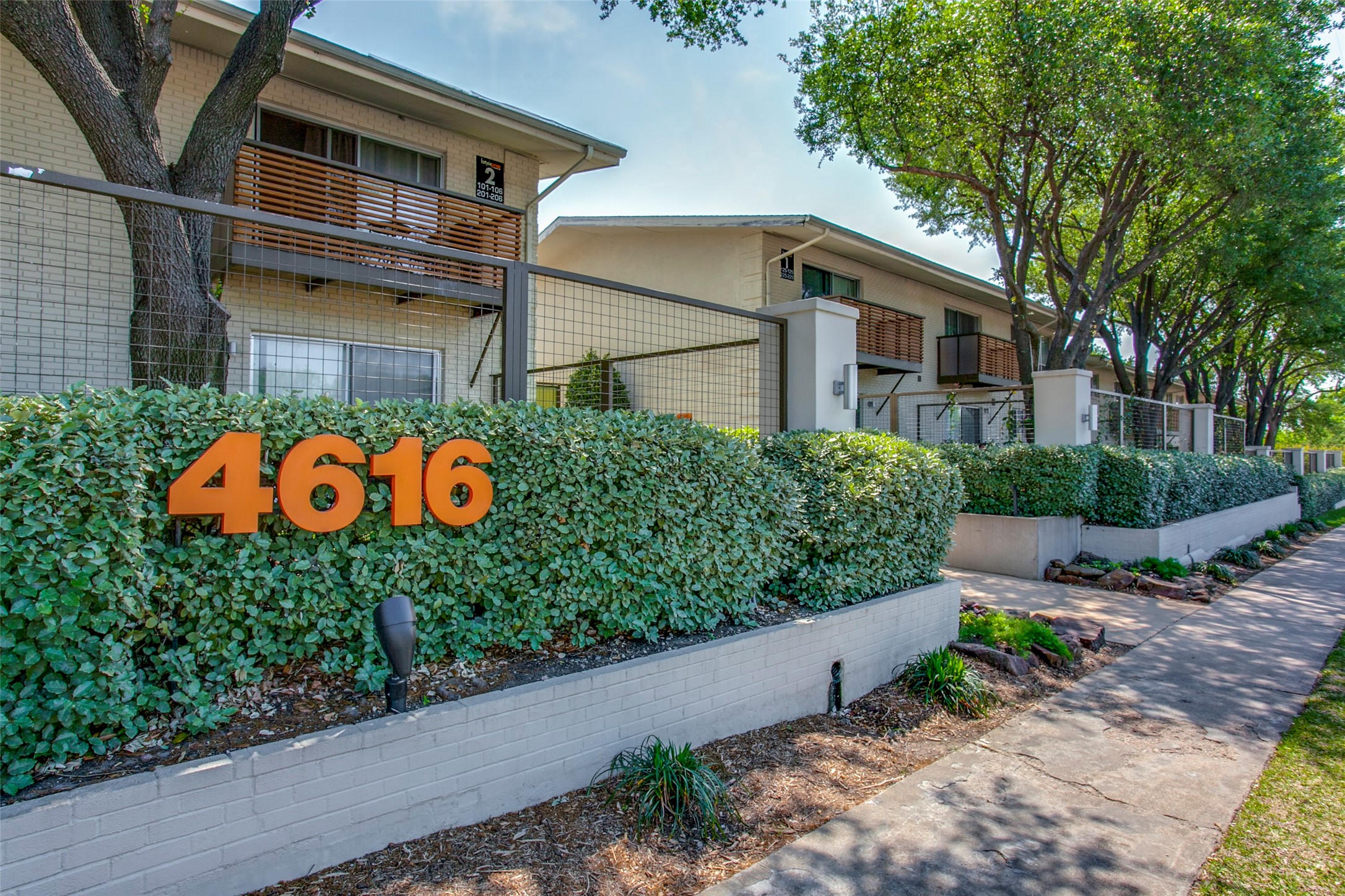4616 W Lovers Lane 121