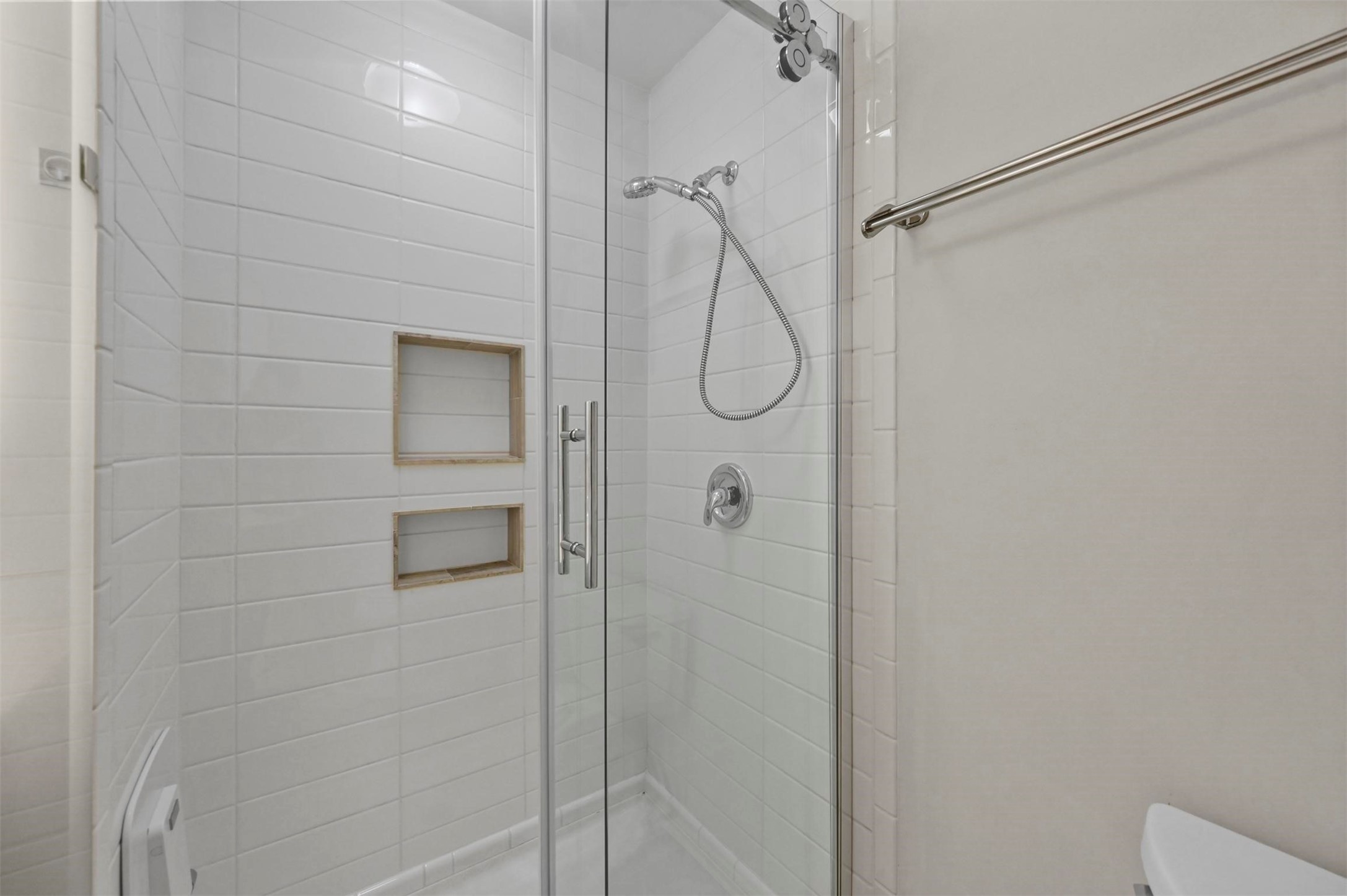 3949 Buena Vista Street E