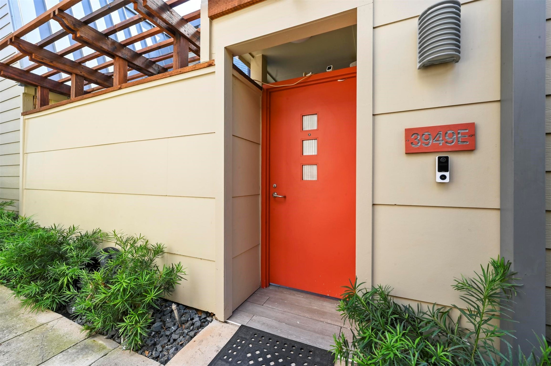 3949 Buena Vista Street E