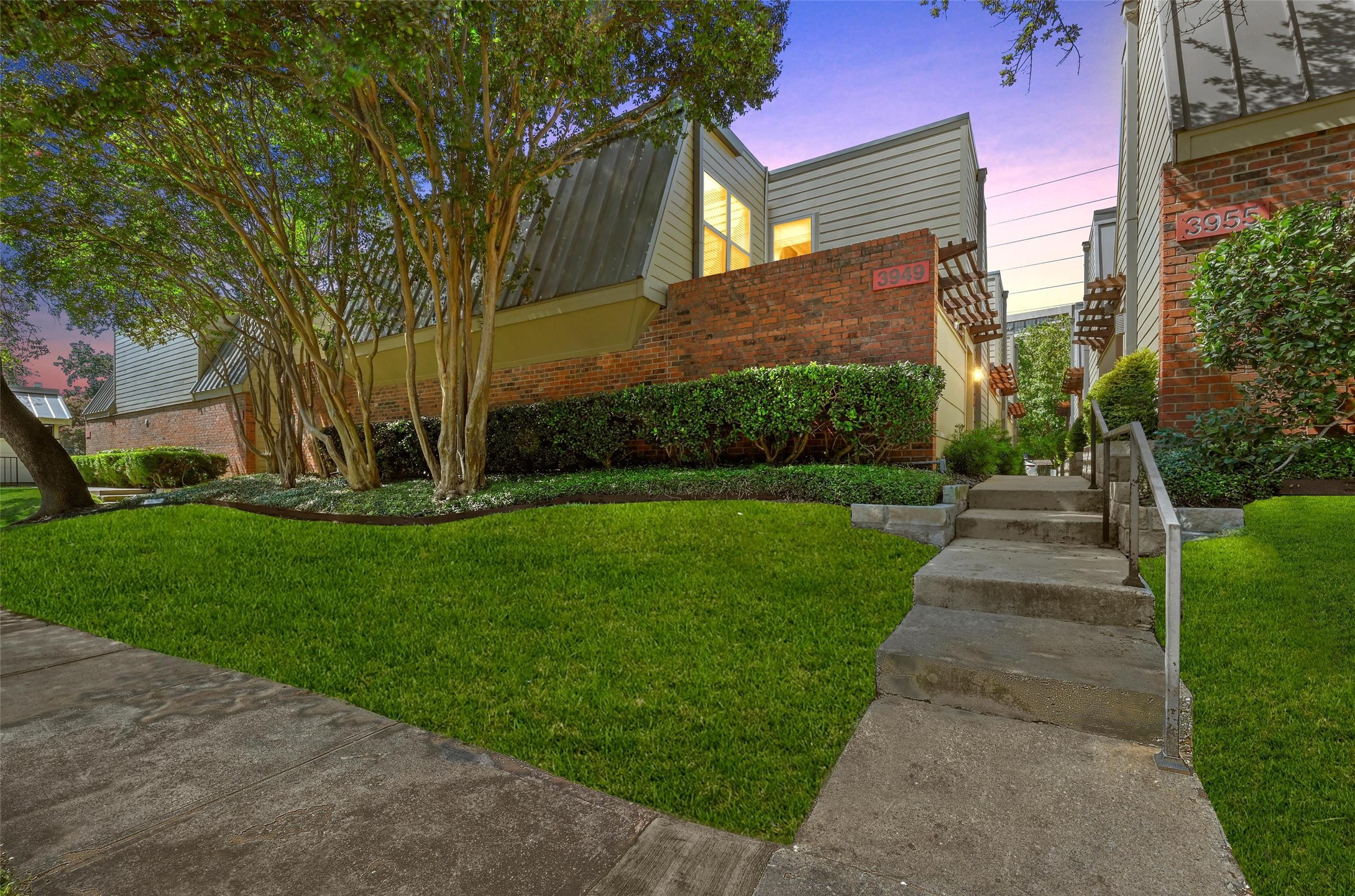 3949 Buena Vista Street E