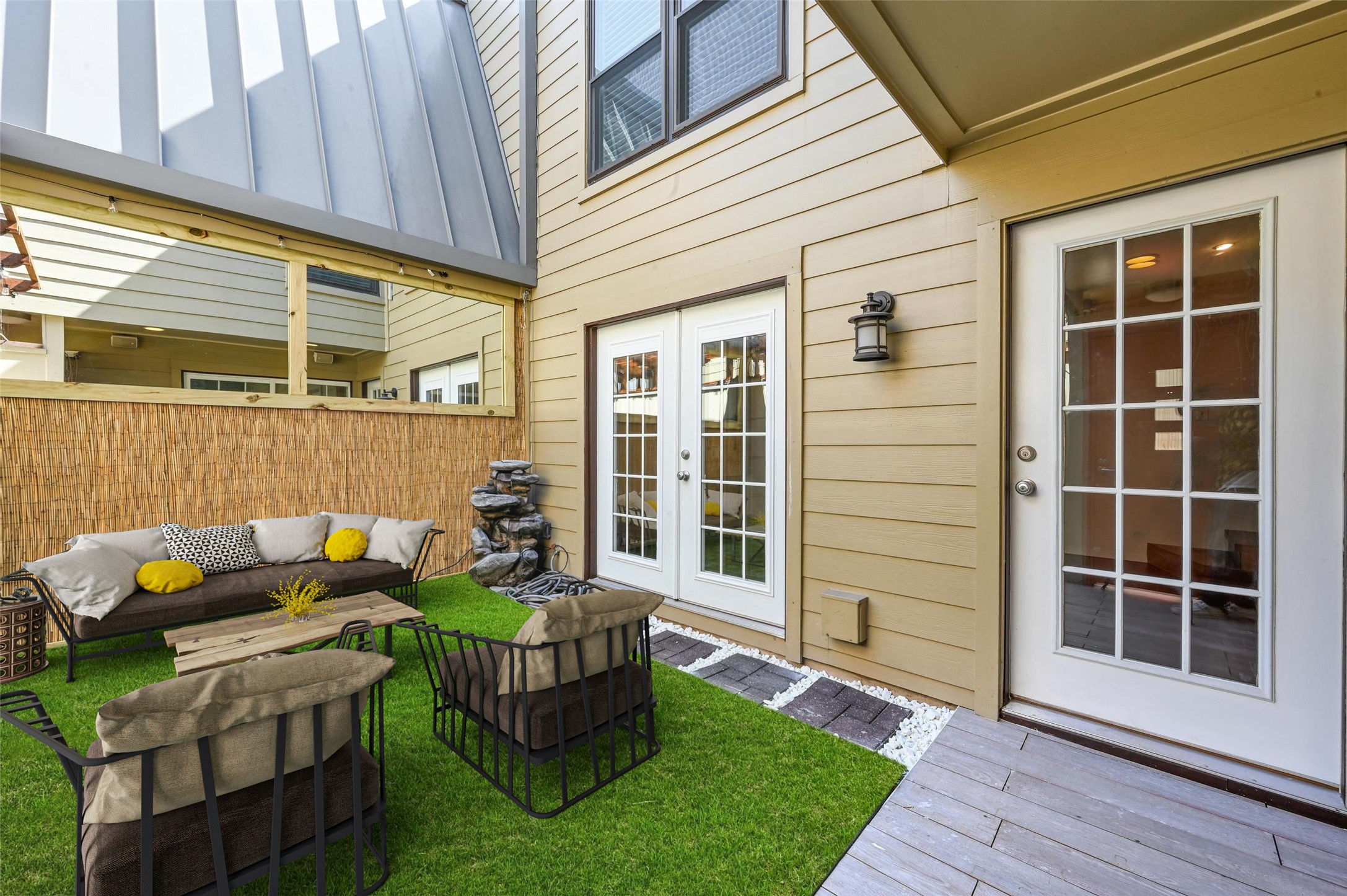 3949 Buena Vista Street E