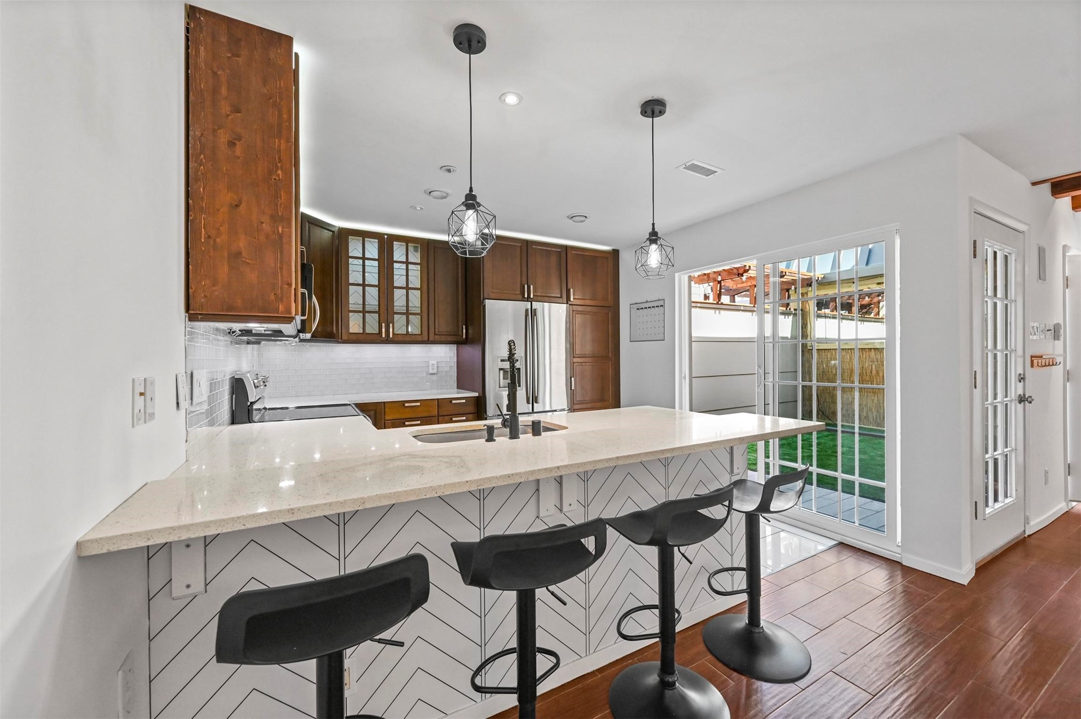 3949 Buena Vista Street E