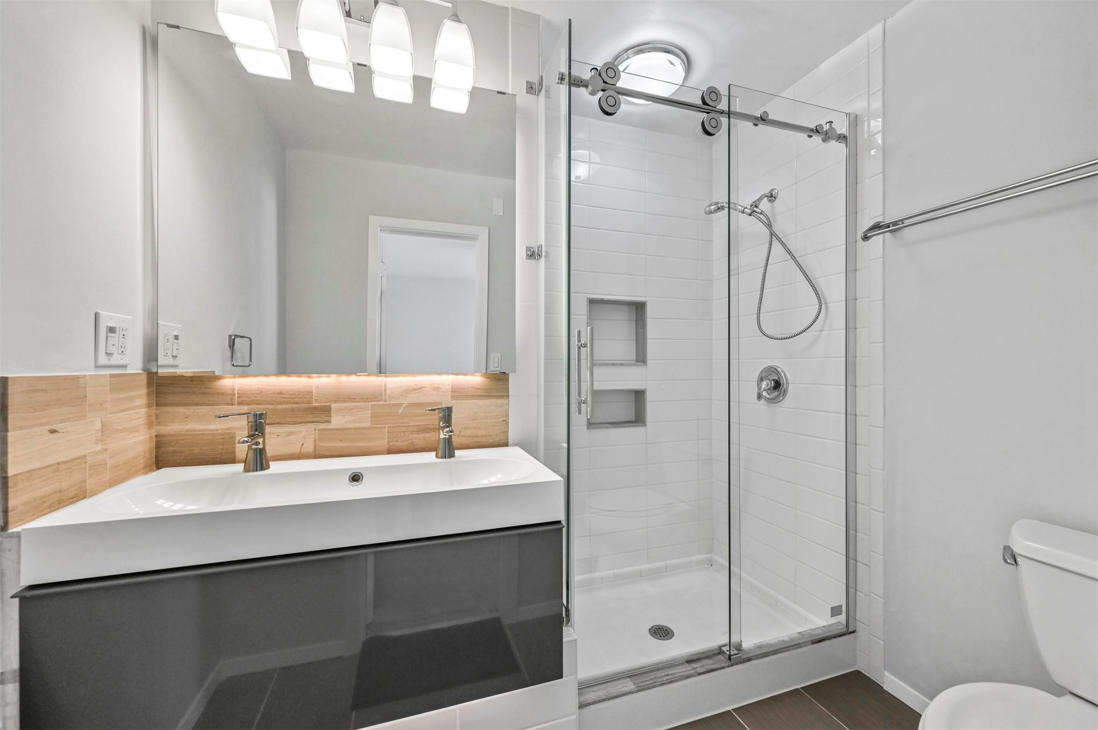 3949 Buena Vista Street E