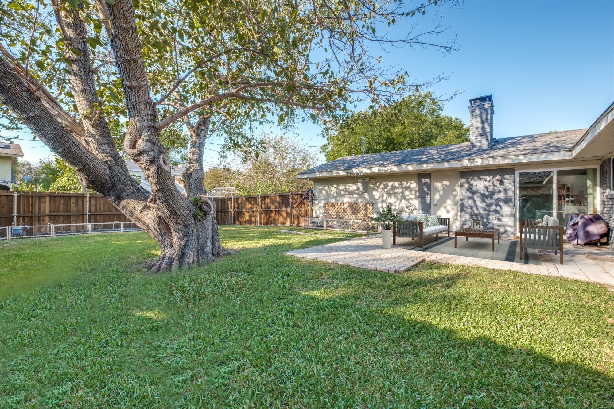 1906 Gross Road
