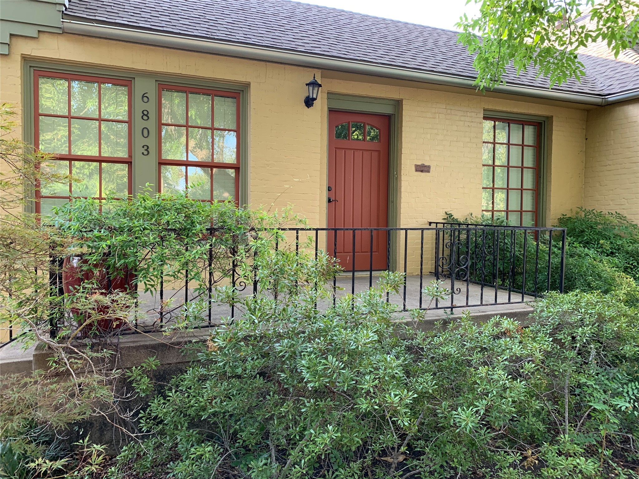 6803 San Mateo Boulevard