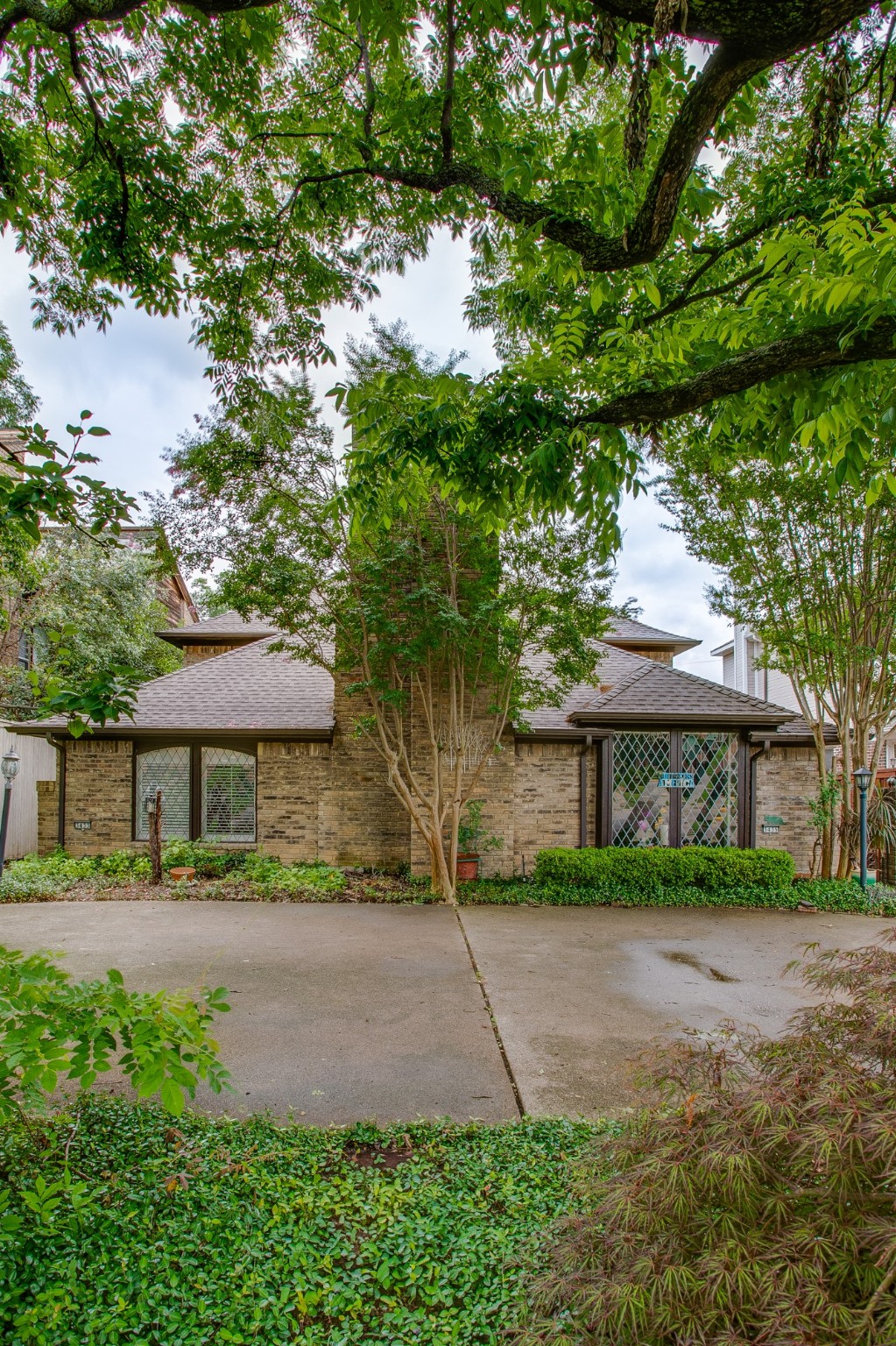 3433 Shenandoah Street