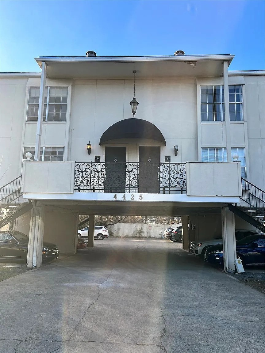4425 Travis Street 109