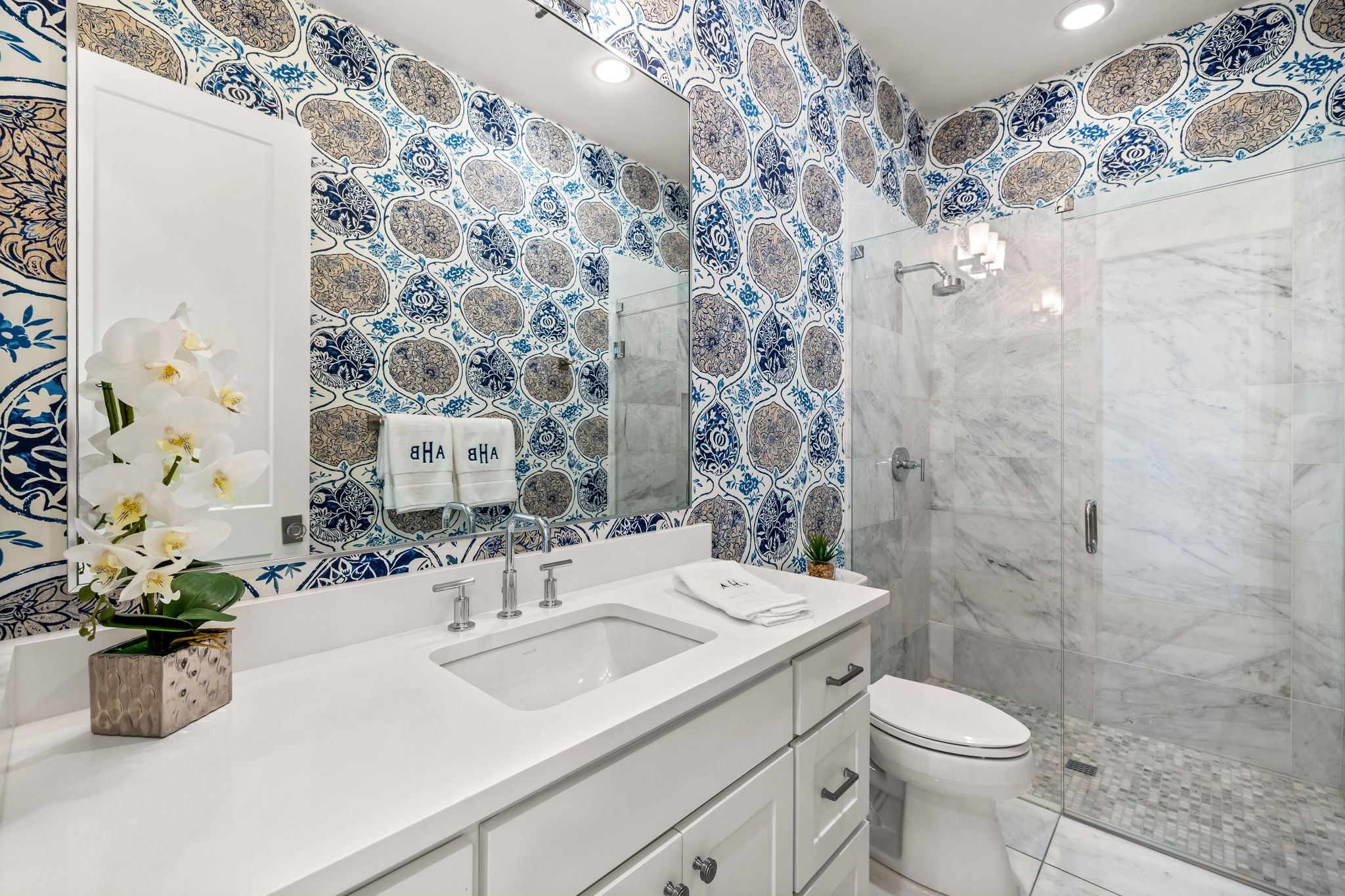 5639 W Amherst Avenue