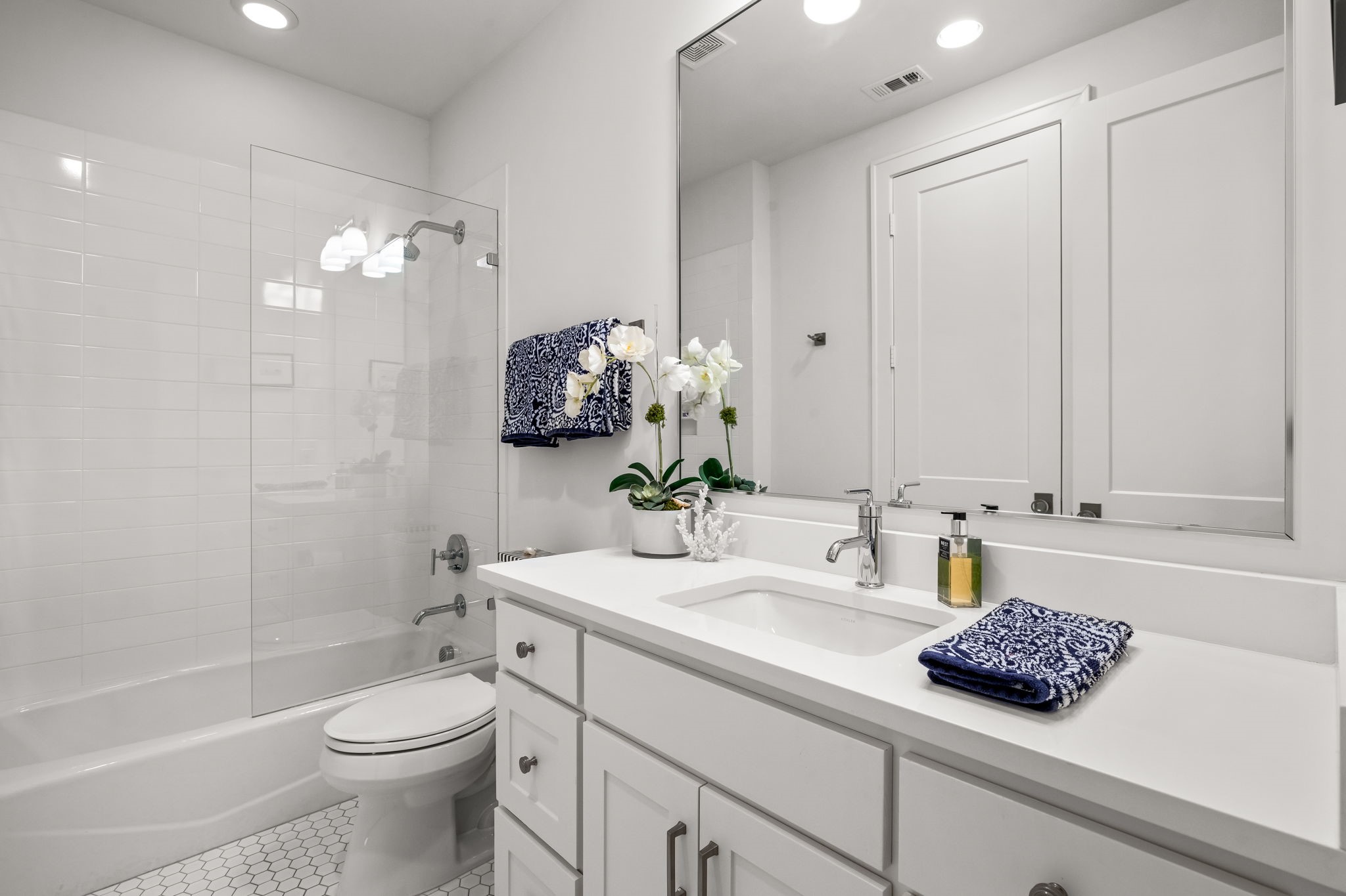 5639 W Amherst Avenue