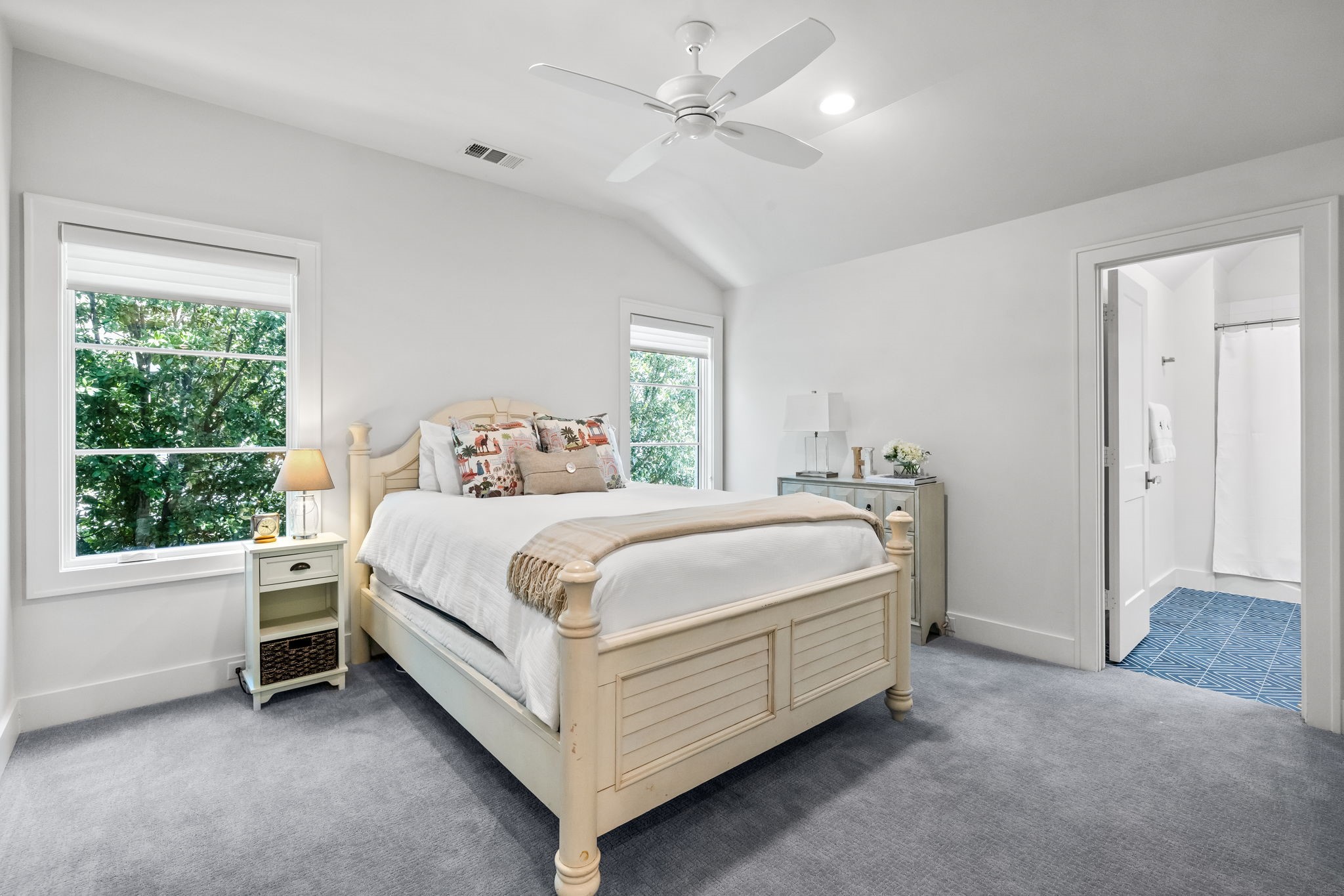 5639 W Amherst Avenue