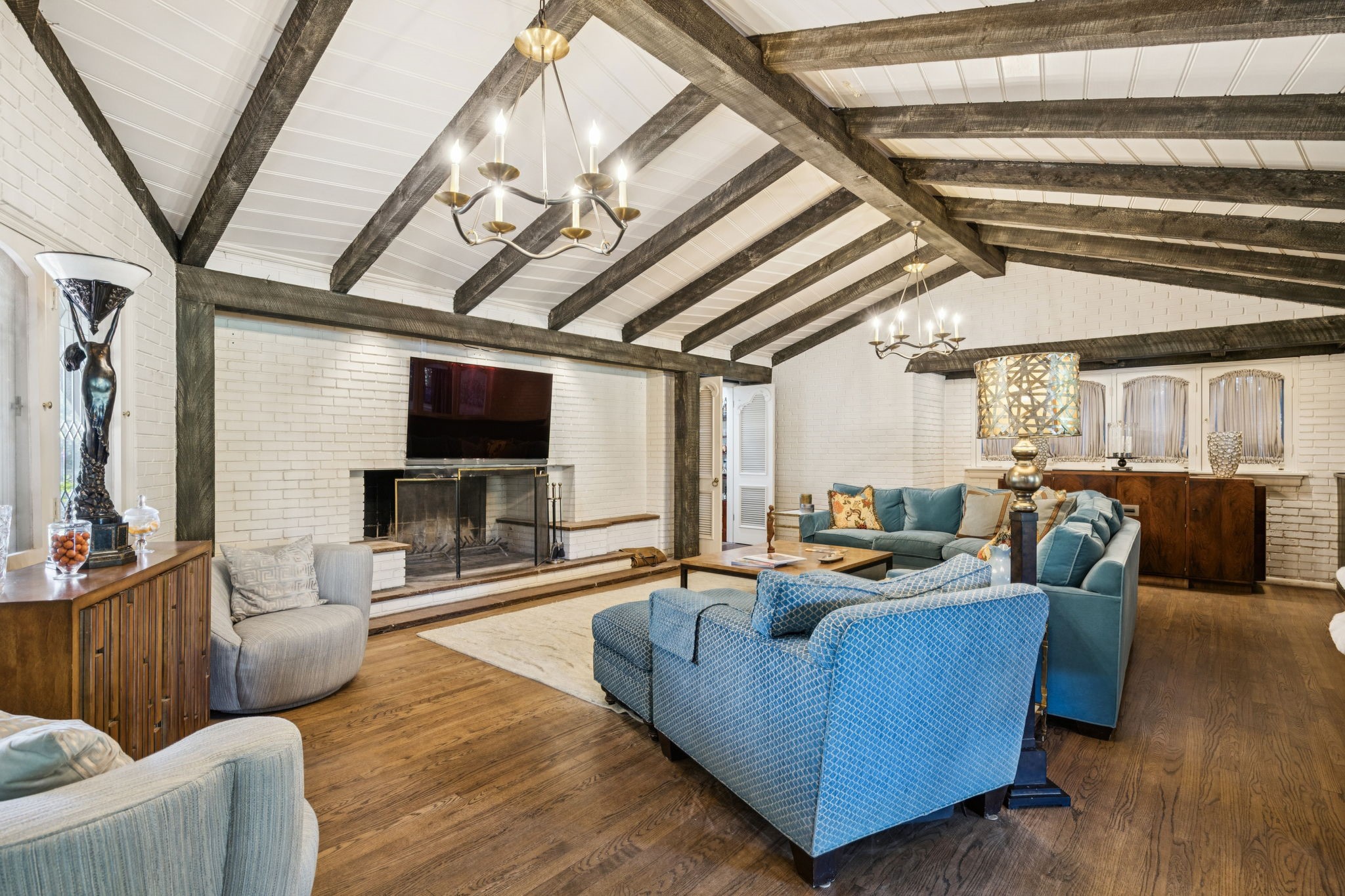 4549 Walnut Hill Lane