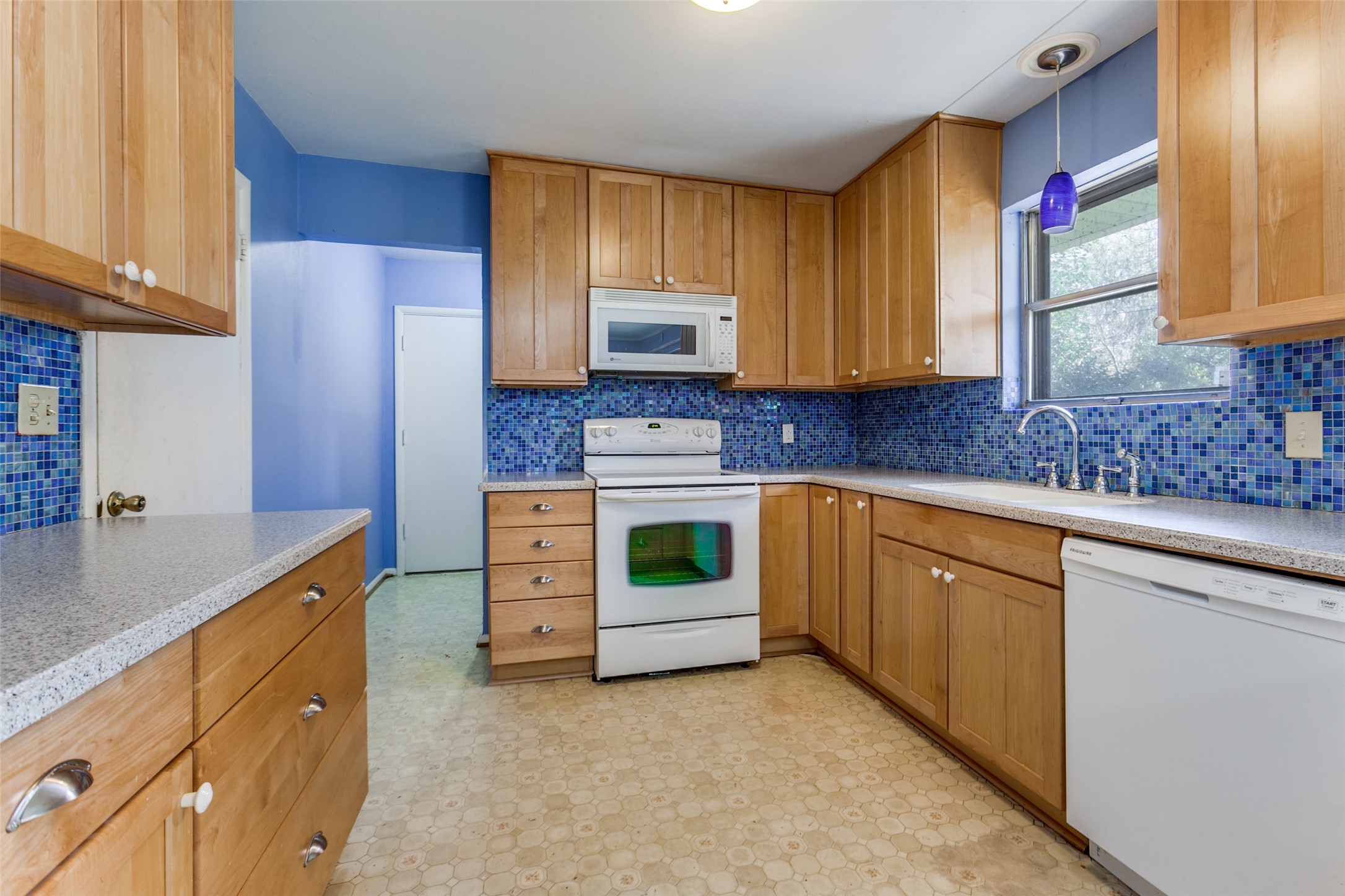 12018 Sunland Street