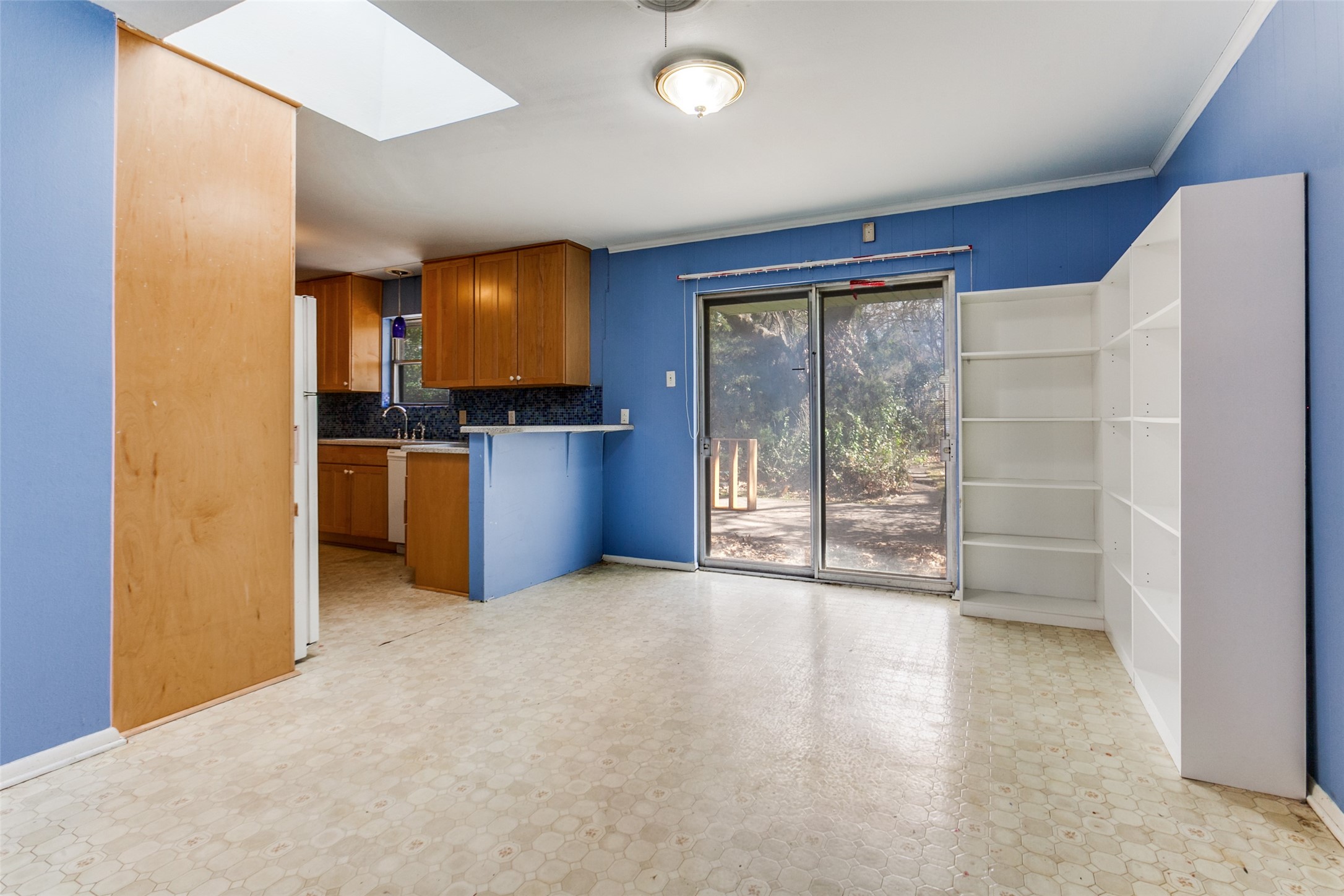 12018 Sunland Street