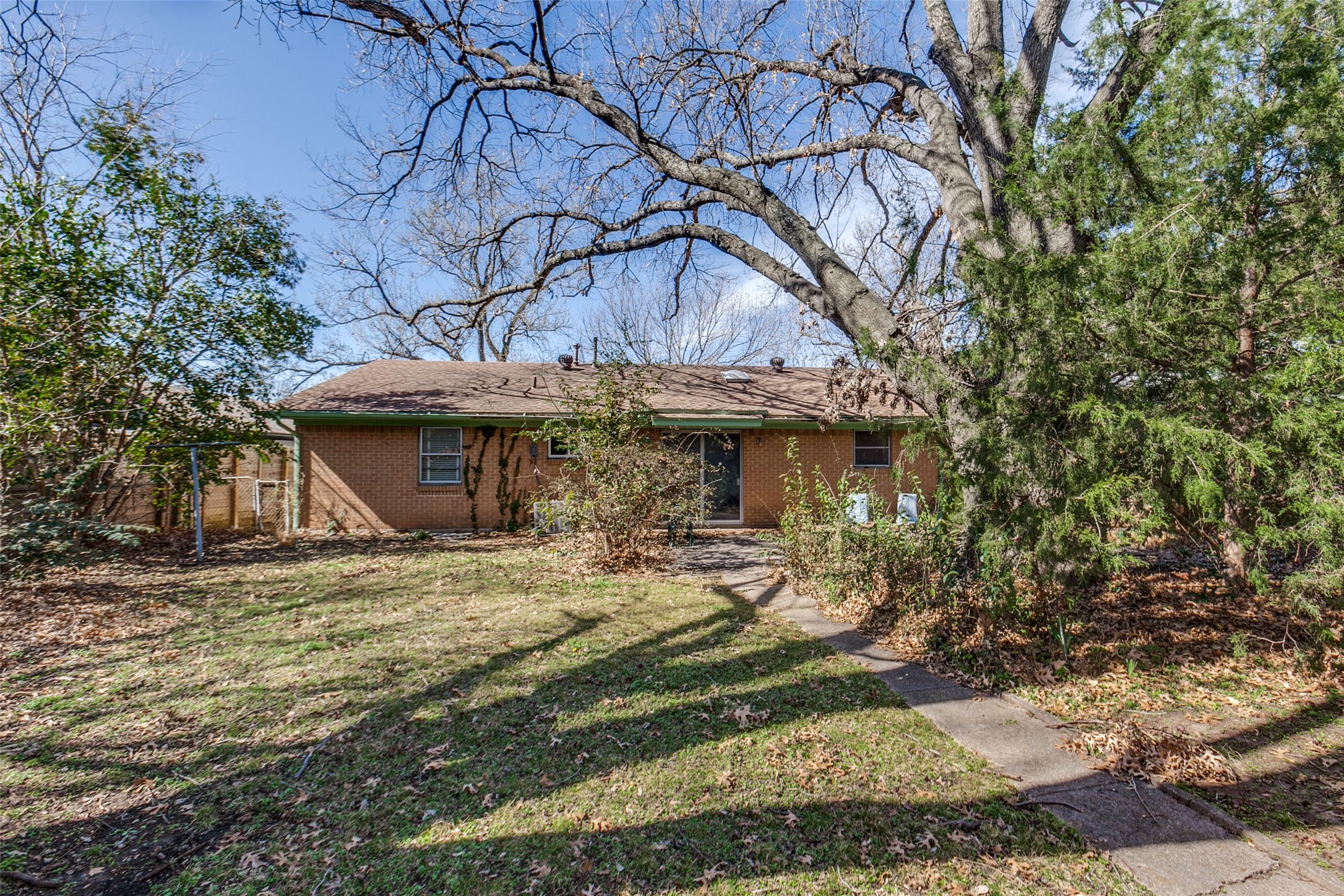 12018 Sunland Street