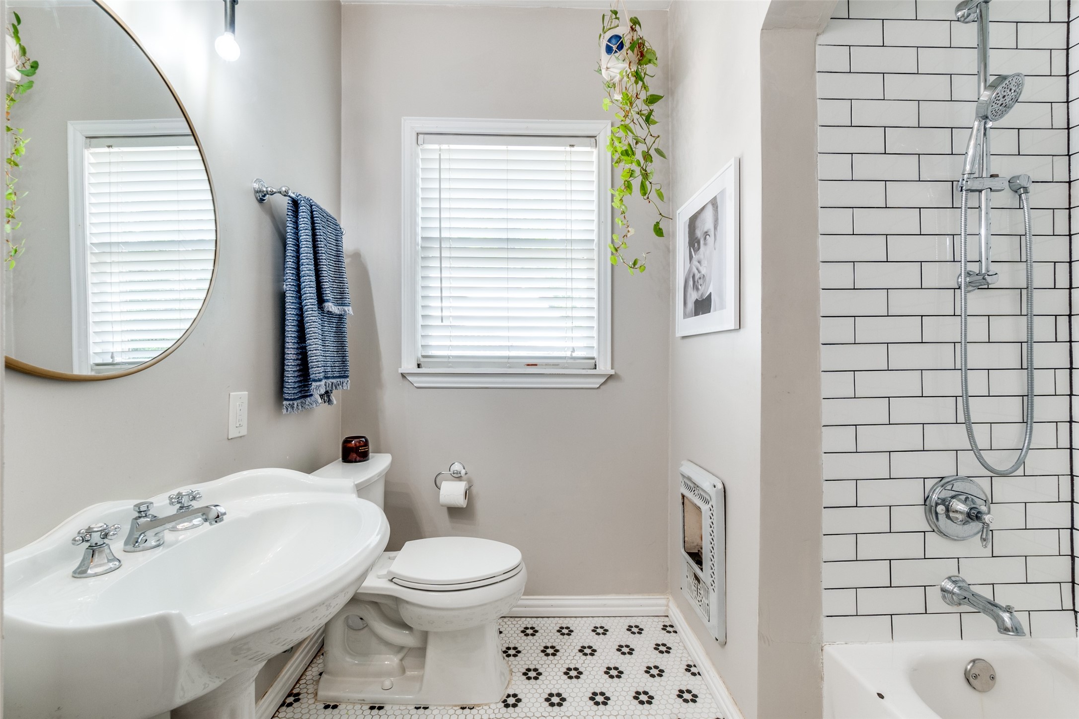 5915 Monticello Avenue