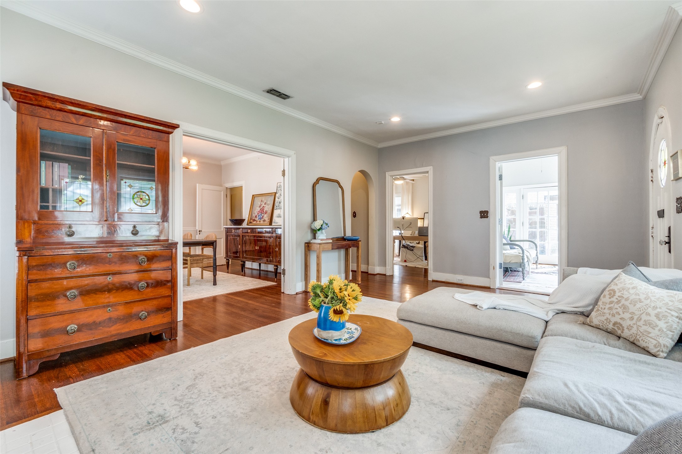 5915 Monticello Avenue