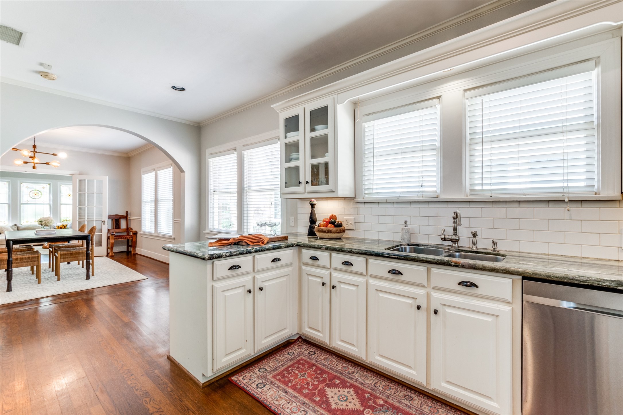 5915 Monticello Avenue