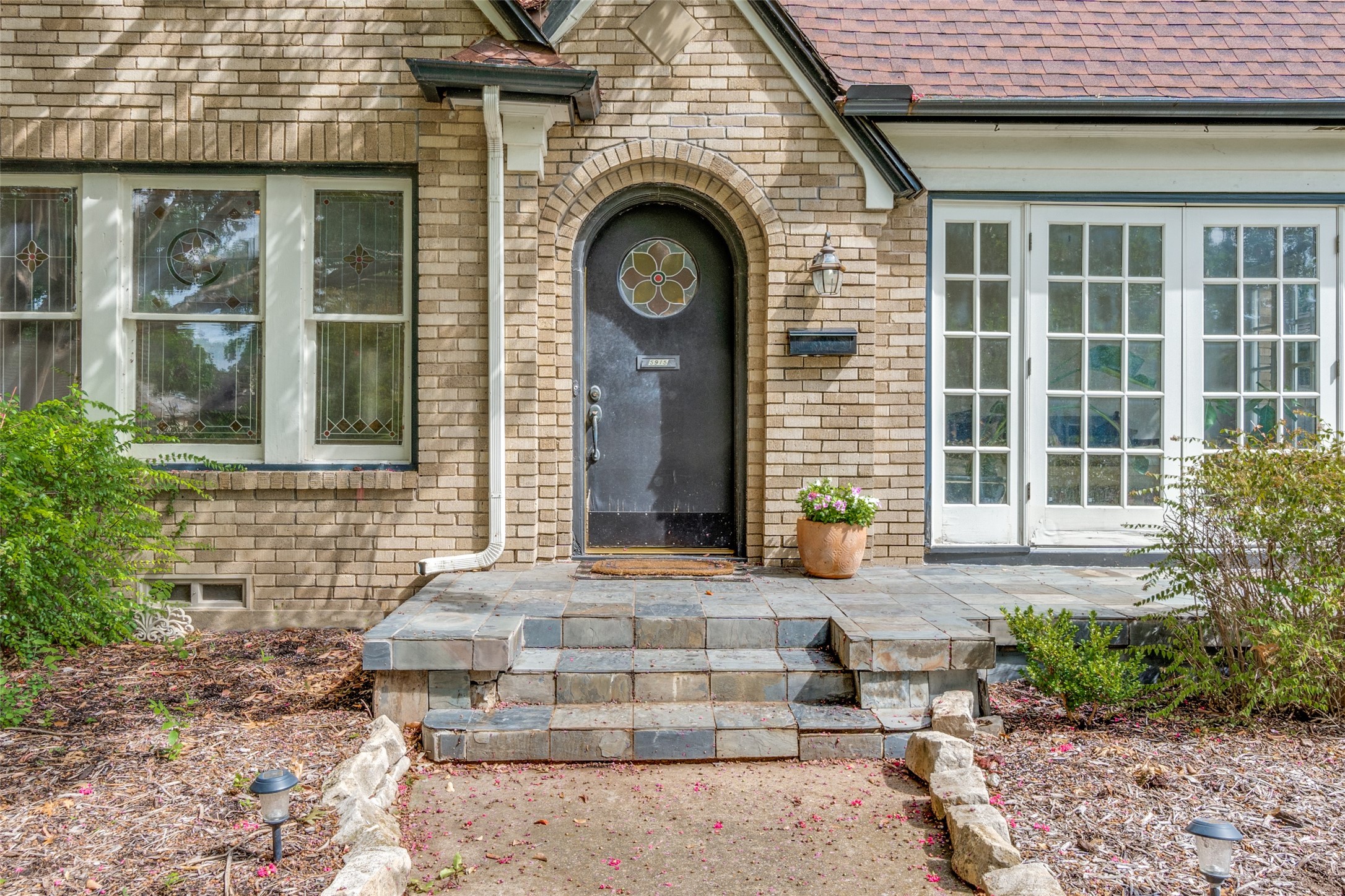 5915 Monticello Avenue