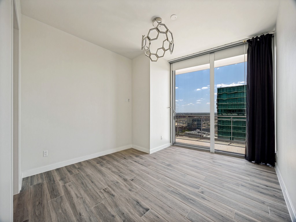 2900 McKinnon Street 2301