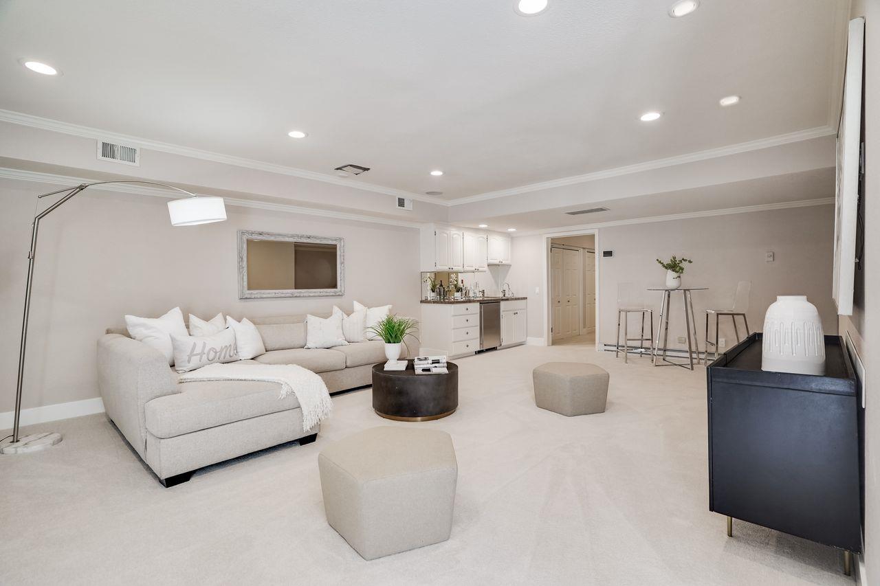 1 Bayview AVE 10