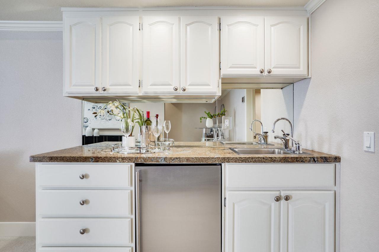 1 Bayview AVE 10
