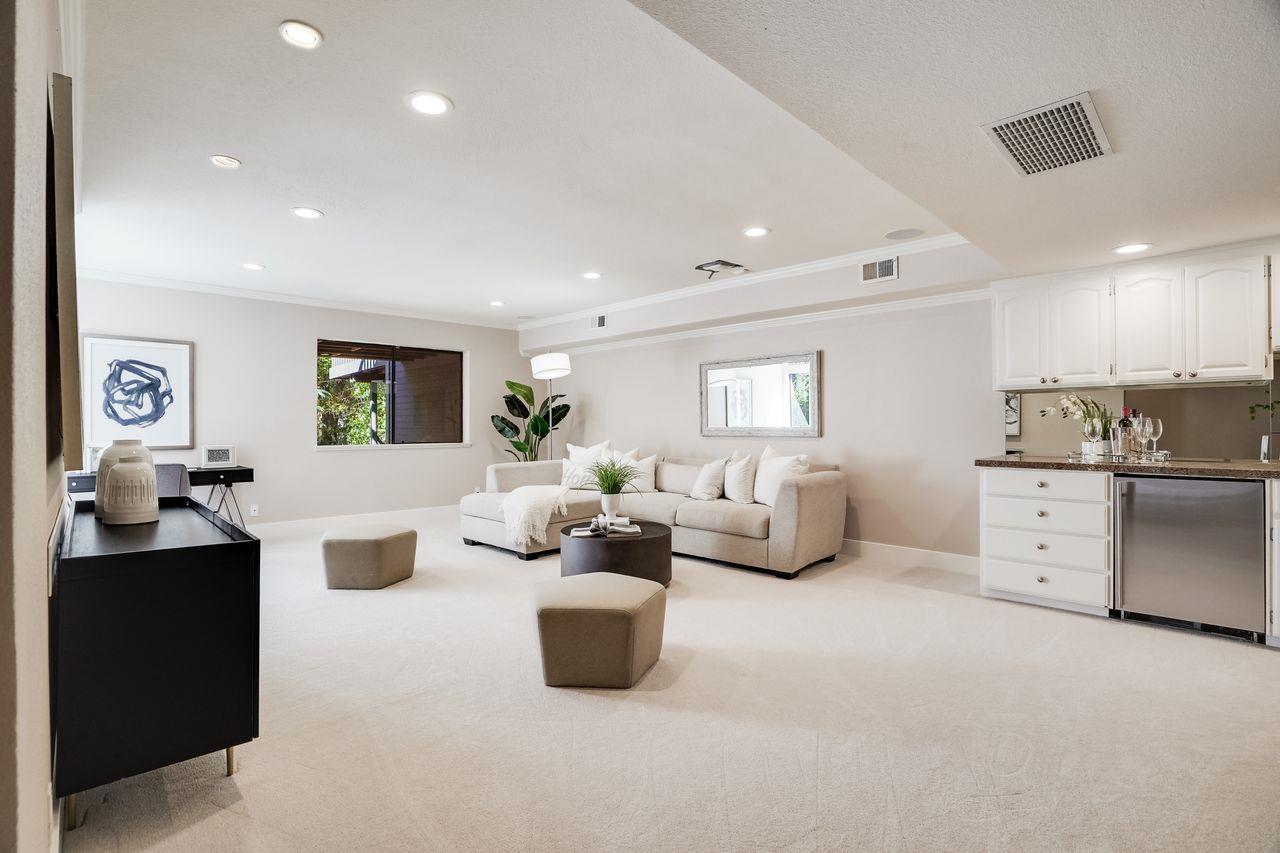 1 Bayview AVE 10