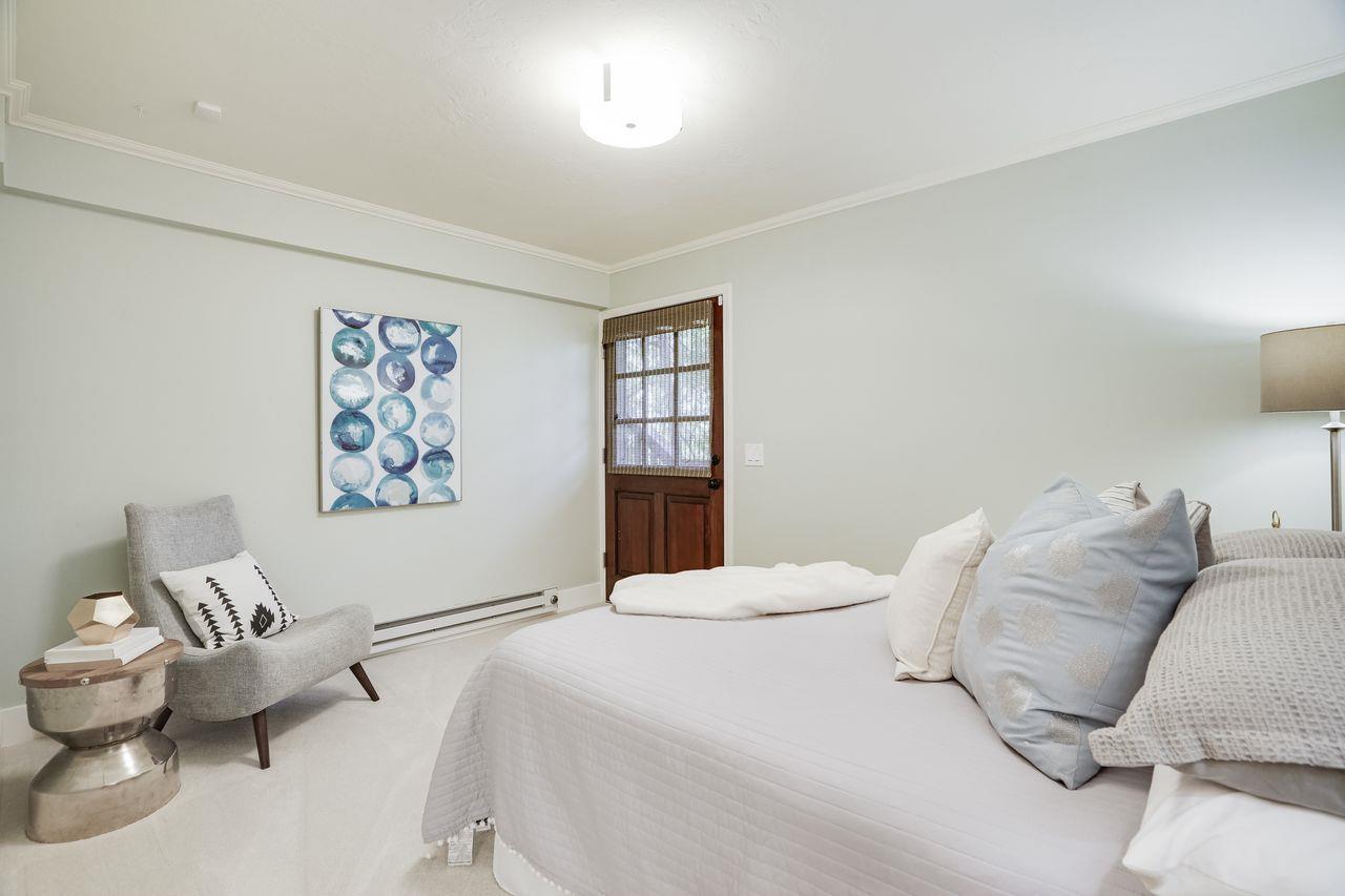 1 Bayview AVE 10