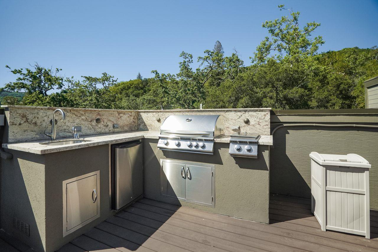 1 Bayview AVE 10