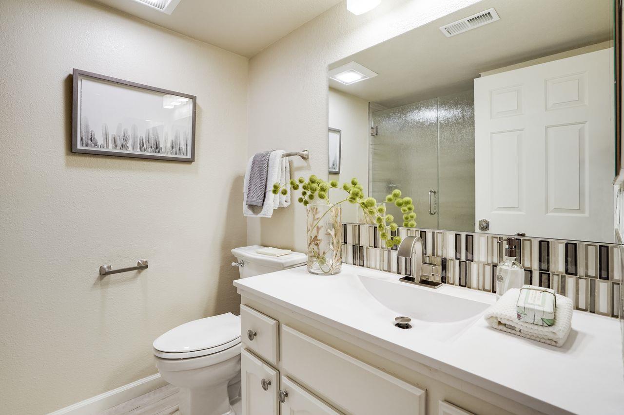 1 Bayview AVE 10