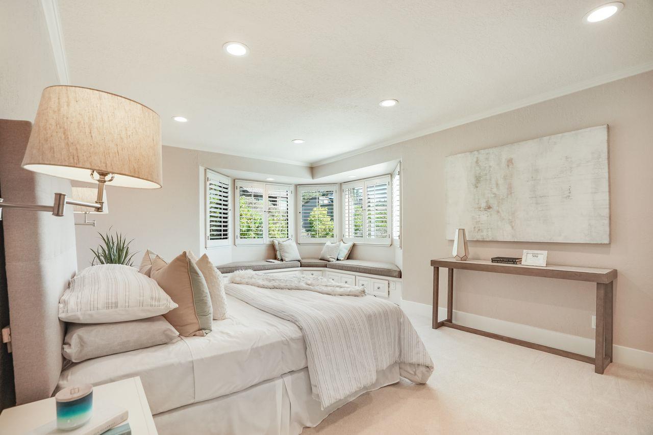 1 Bayview AVE 10