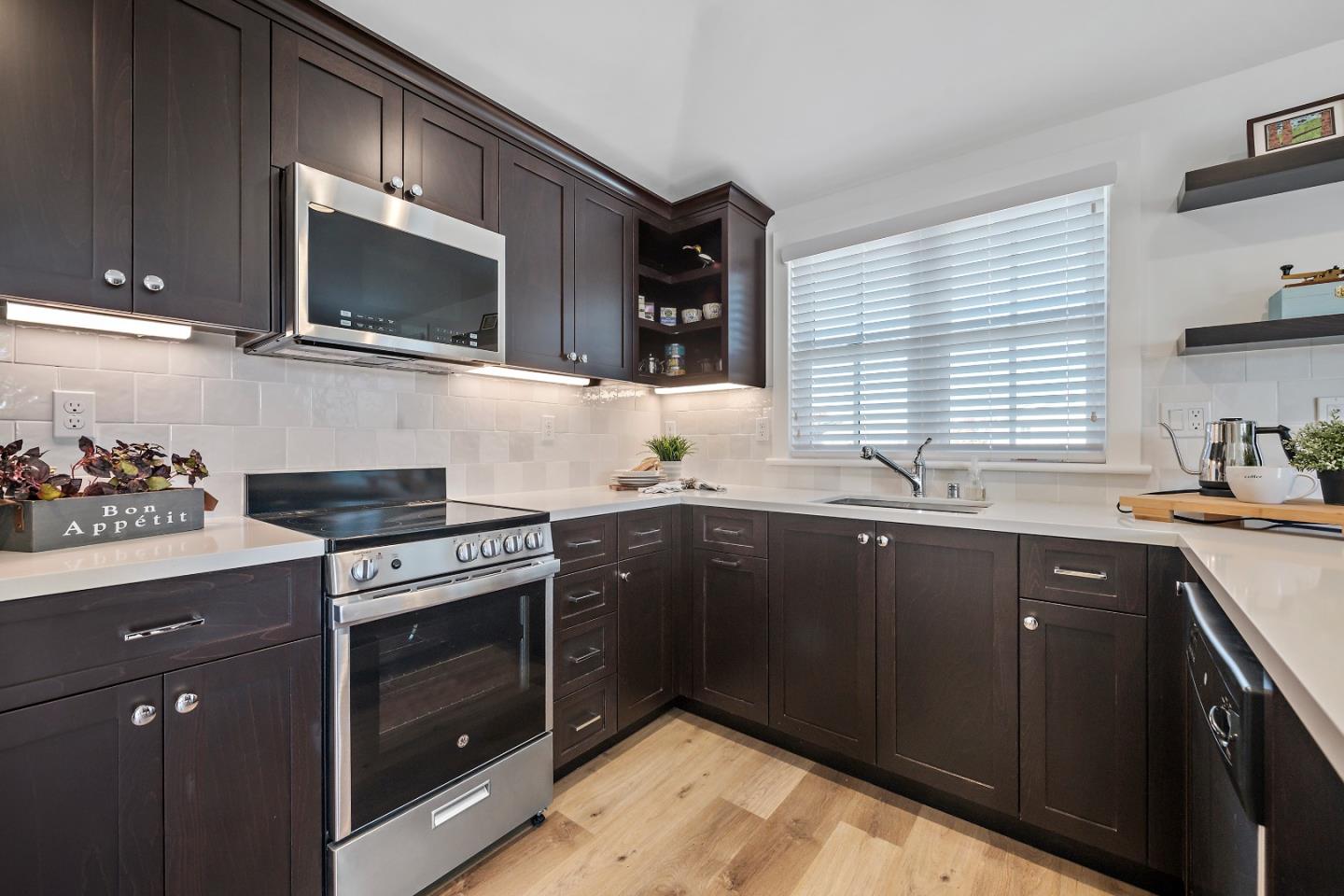300 Haymarket CT