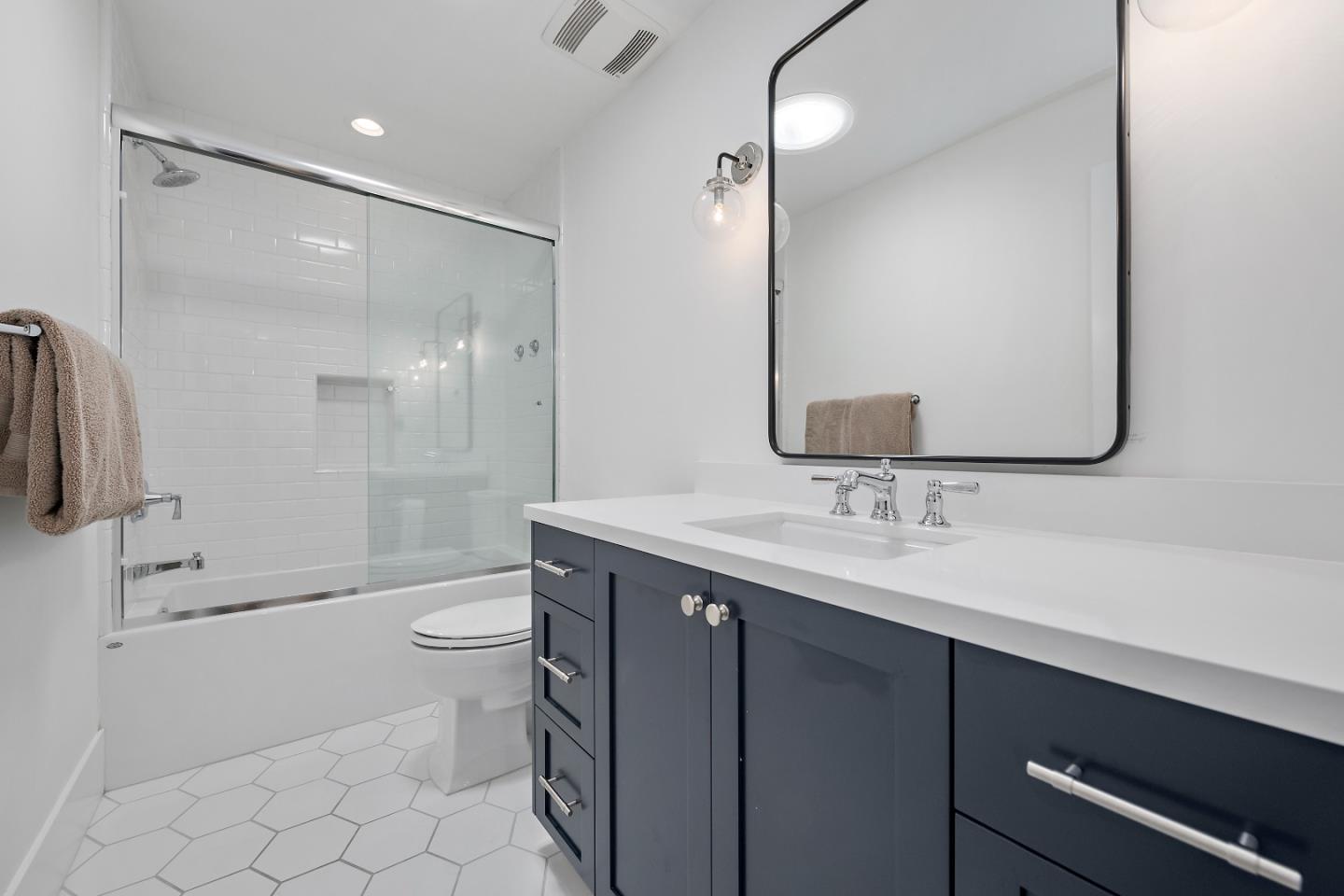 300 Haymarket CT