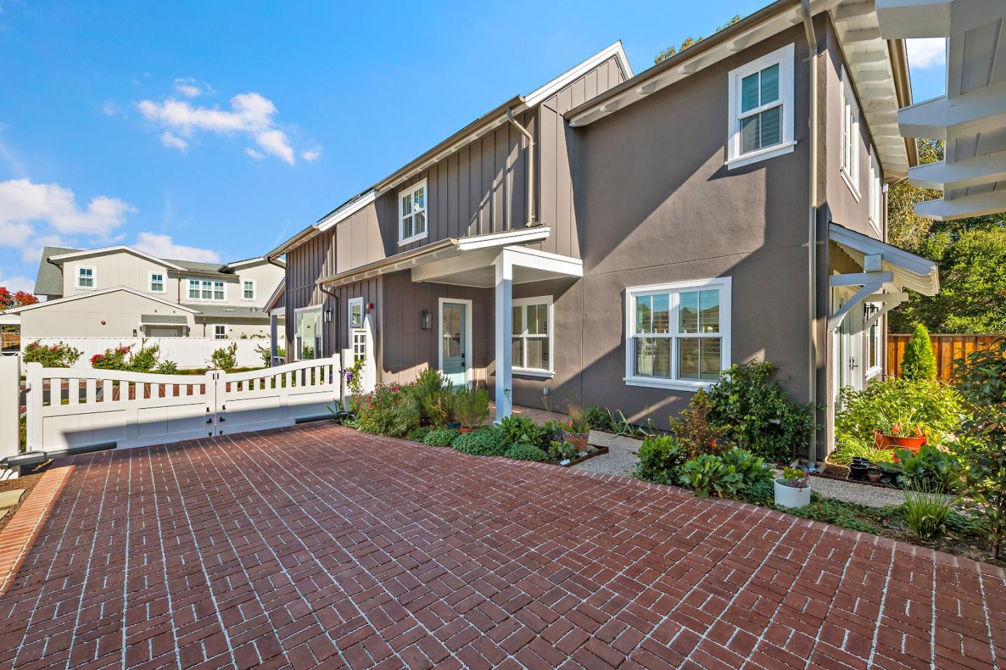 300 Haymarket CT