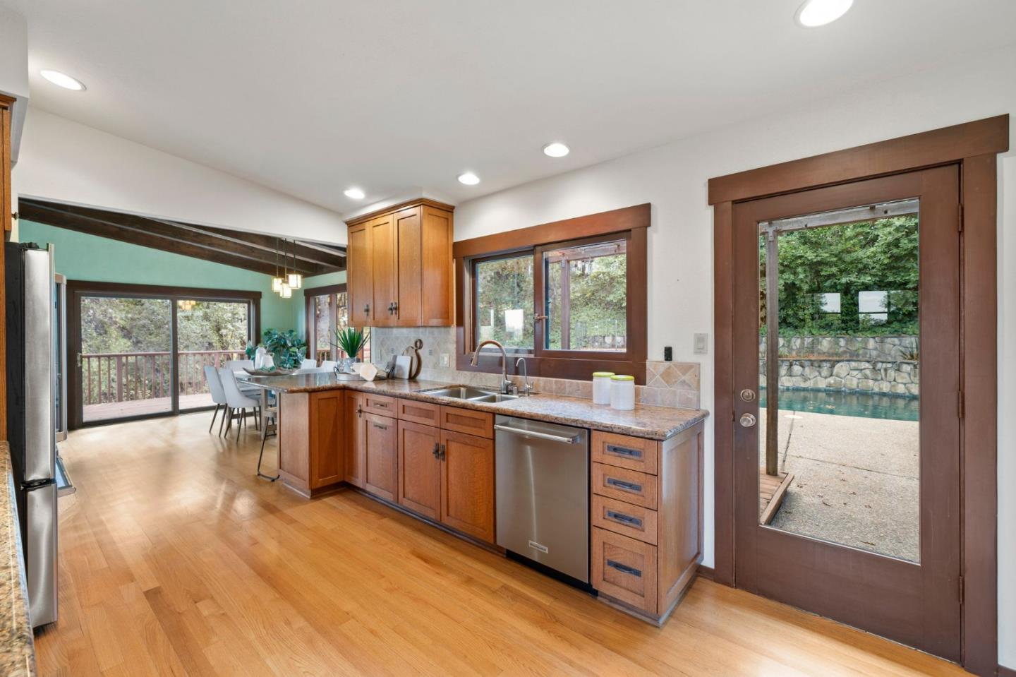 15 Clifton AVE