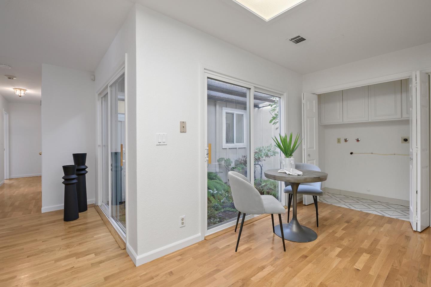 1293 Greenbriar AVE