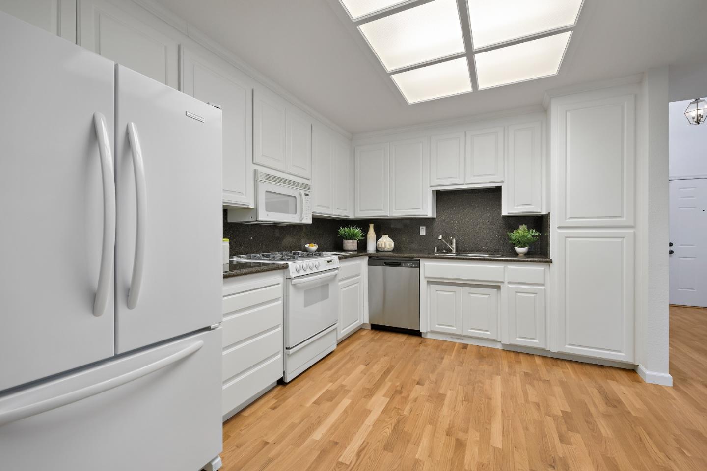 1293 Greenbriar AVE