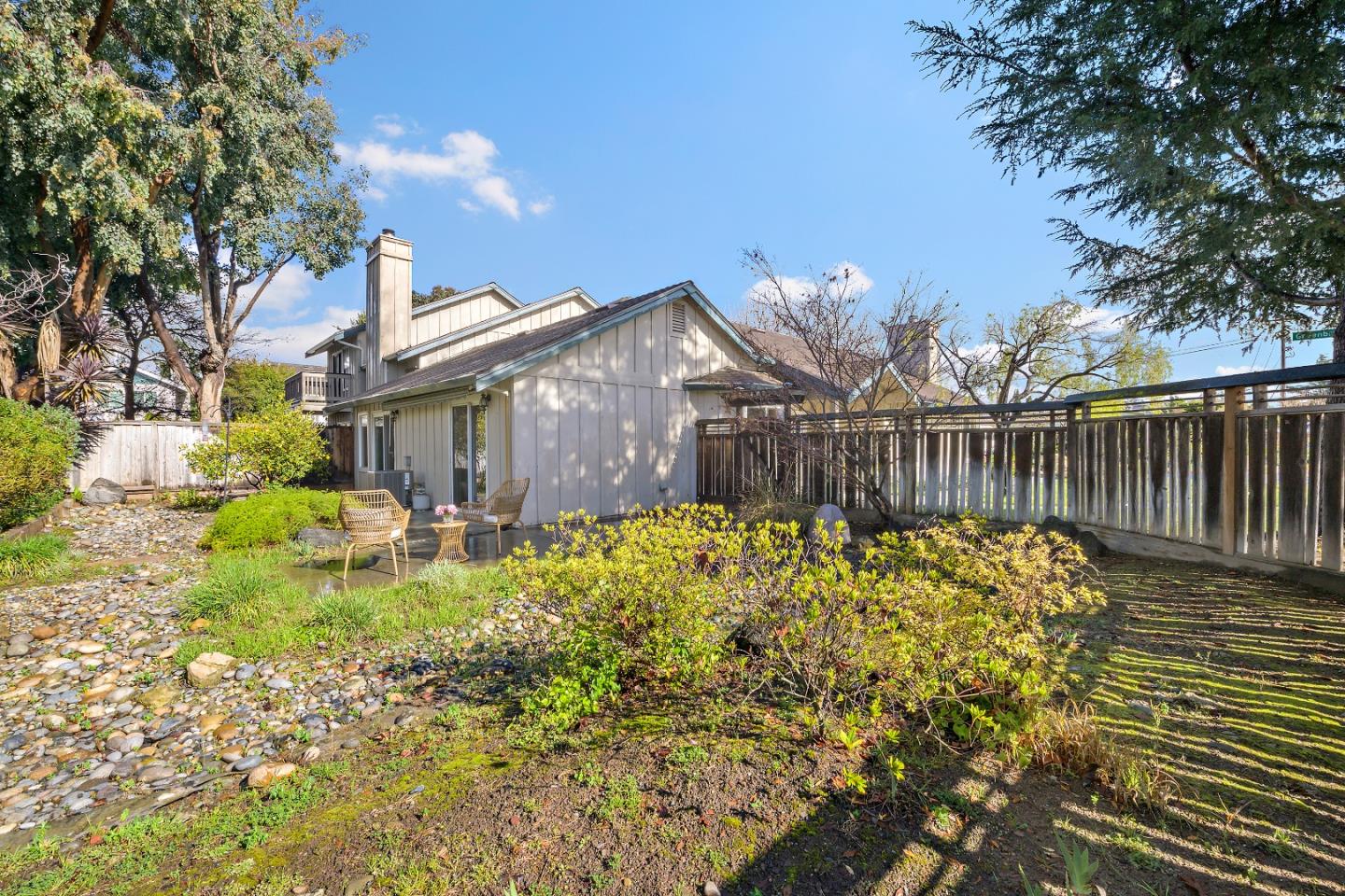 1293 Greenbriar AVE