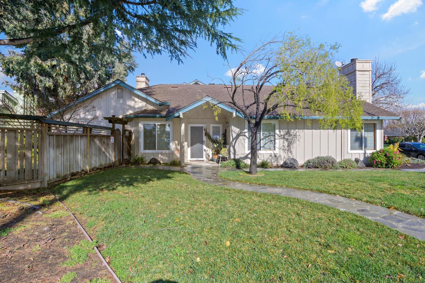 1293 Greenbriar AVE