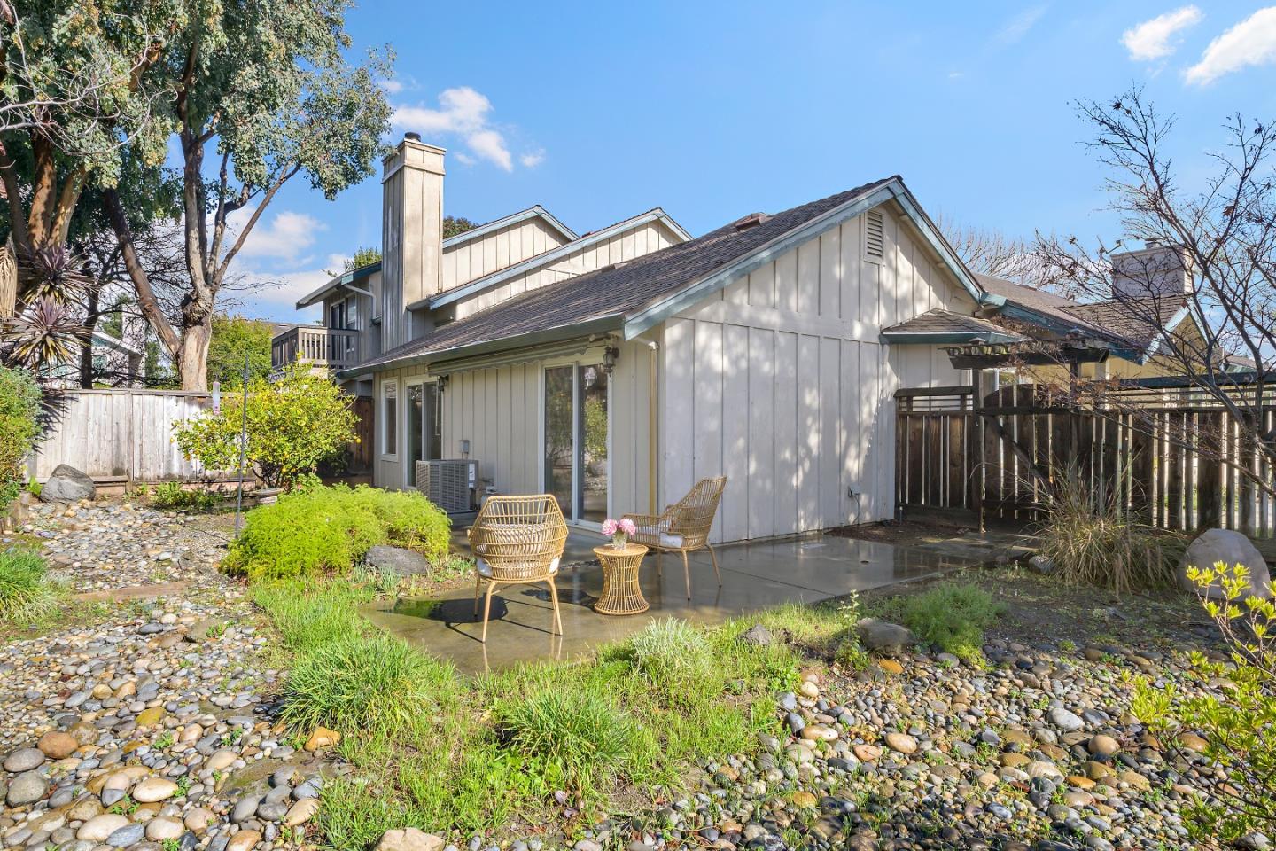 1293 Greenbriar AVE
