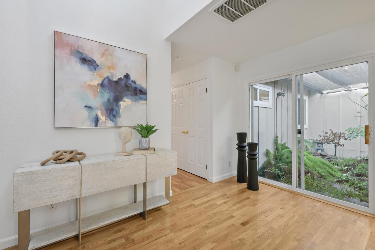 1293 Greenbriar AVE