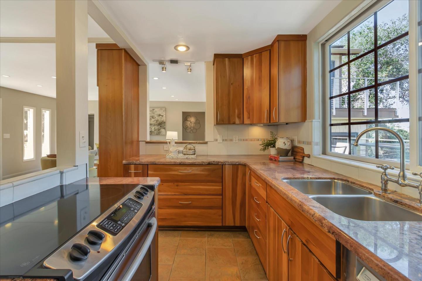147 Cleland AVE