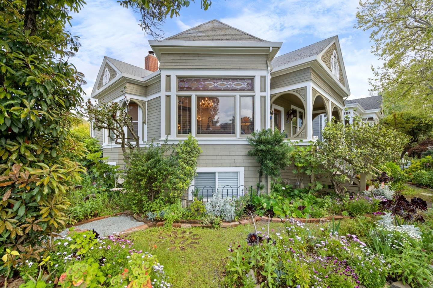 128 University AVE