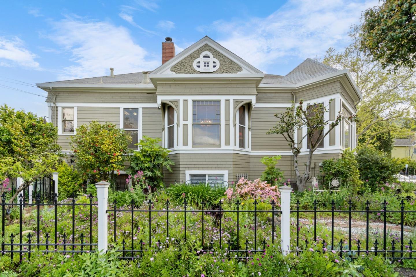128 University AVE