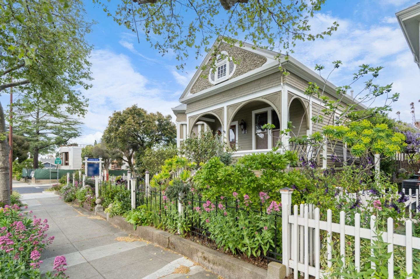 128 University AVE