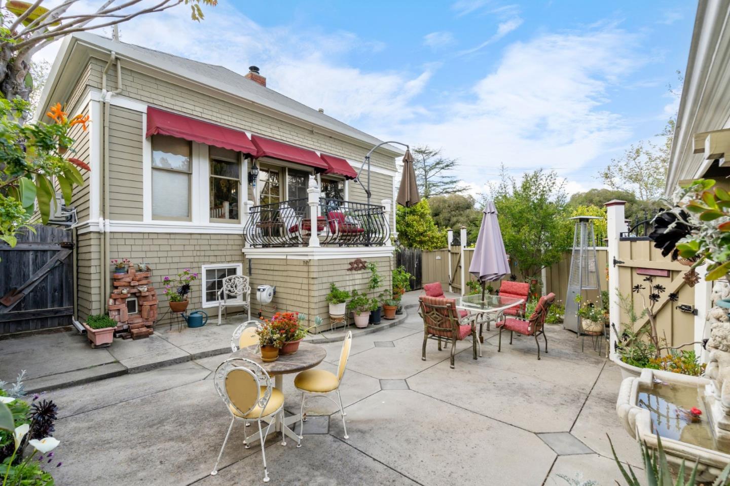 128 University AVE