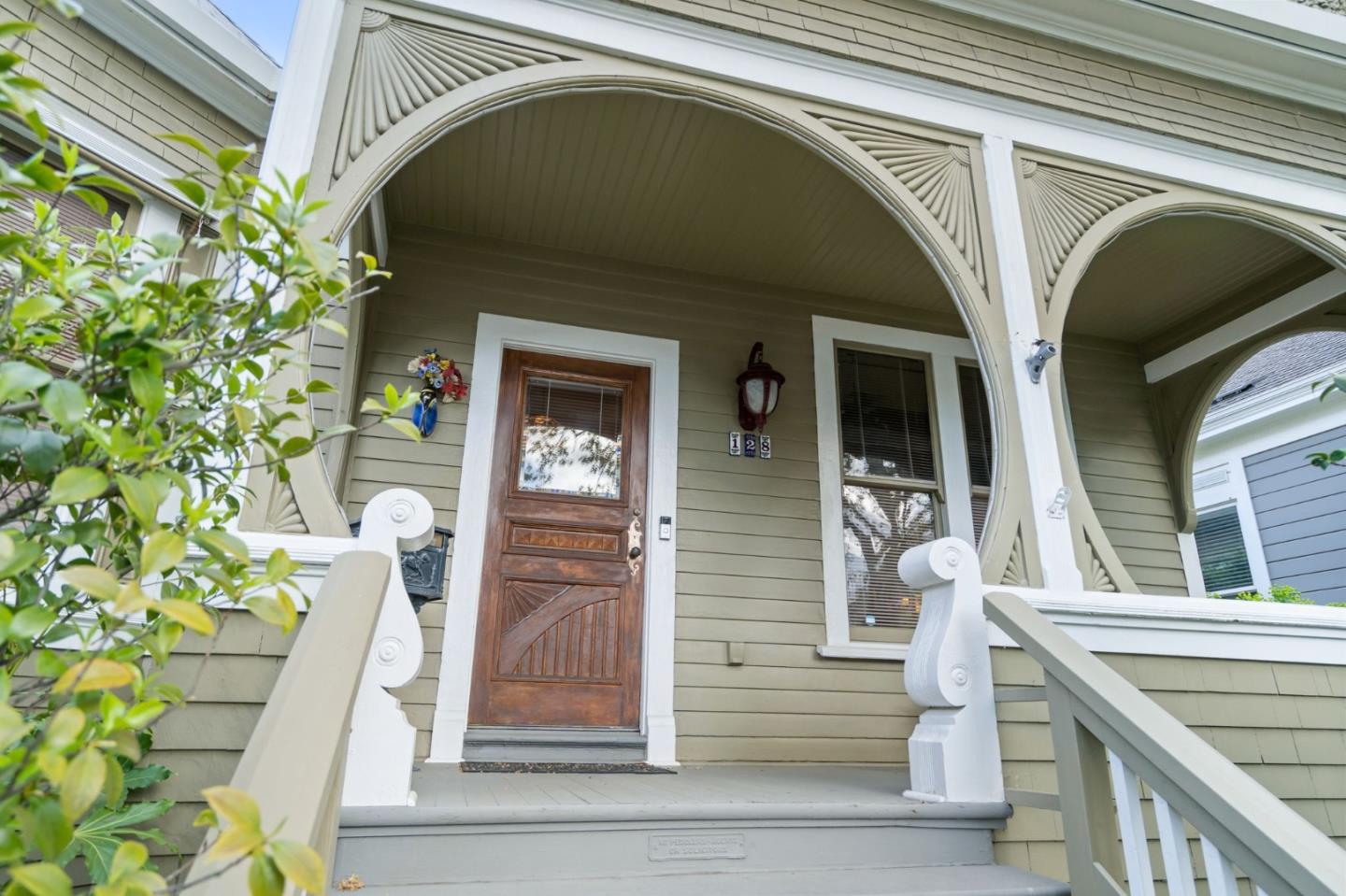128 University AVE