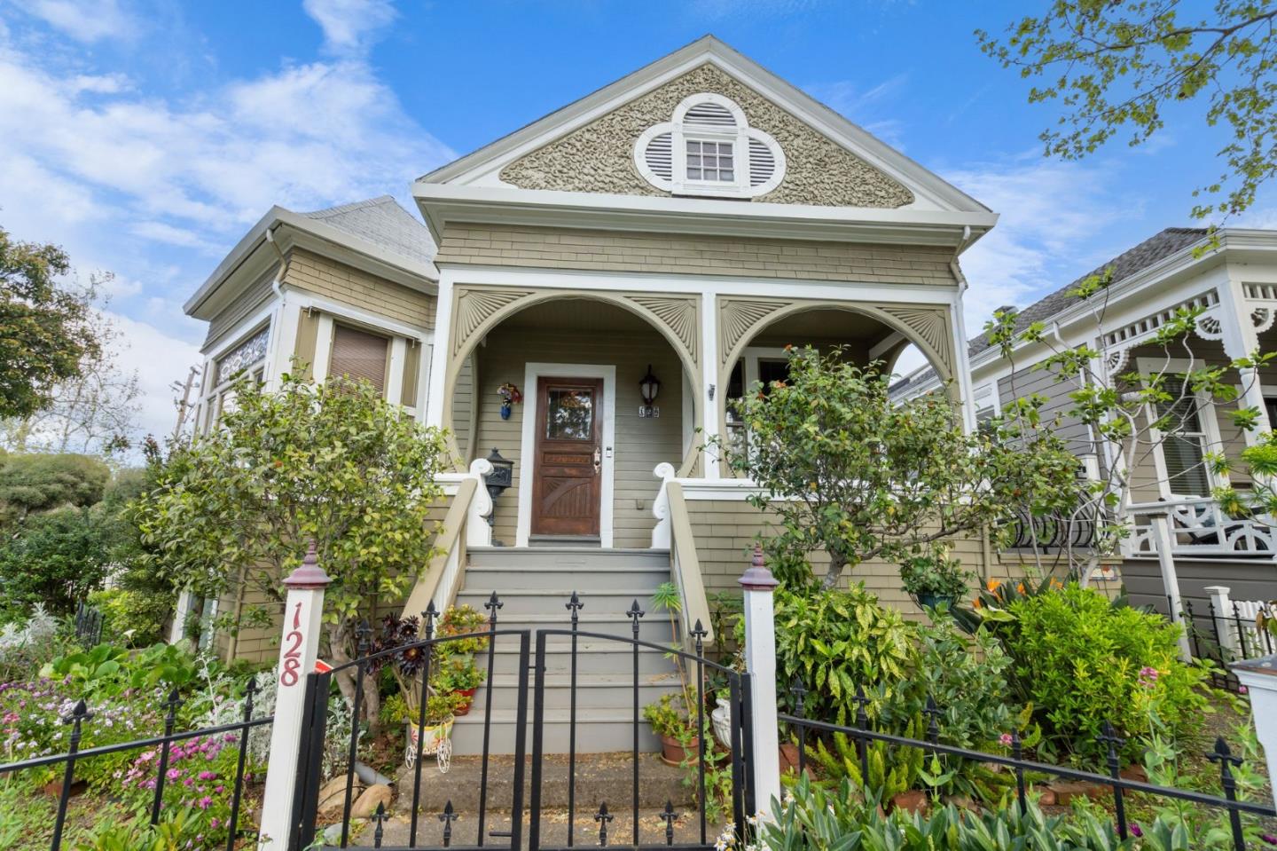128 University AVE
