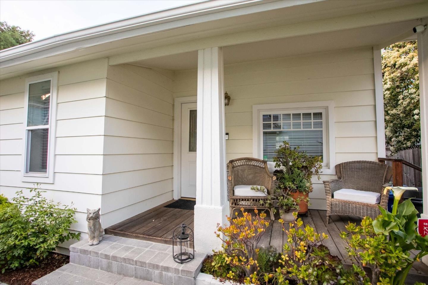 15&15 1/2 Stacia Street 2