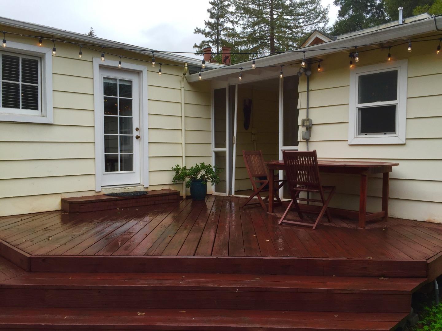 15&15 1/2 Stacia Street