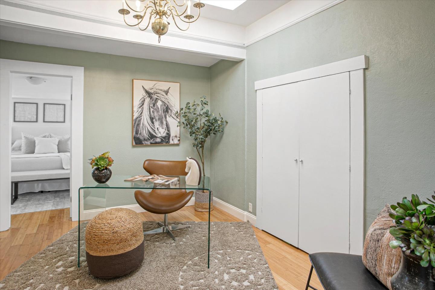 15&15 1/2 Stacia Street